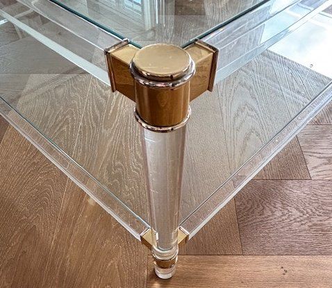 Tische: Zeitloser Beistelltisch aus Plexiglas & Glasplatten – Gebraucht aus Gretzenbach von kar_82n7 1