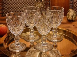 4 Vintage Gläser Pressglas Reliefdekor