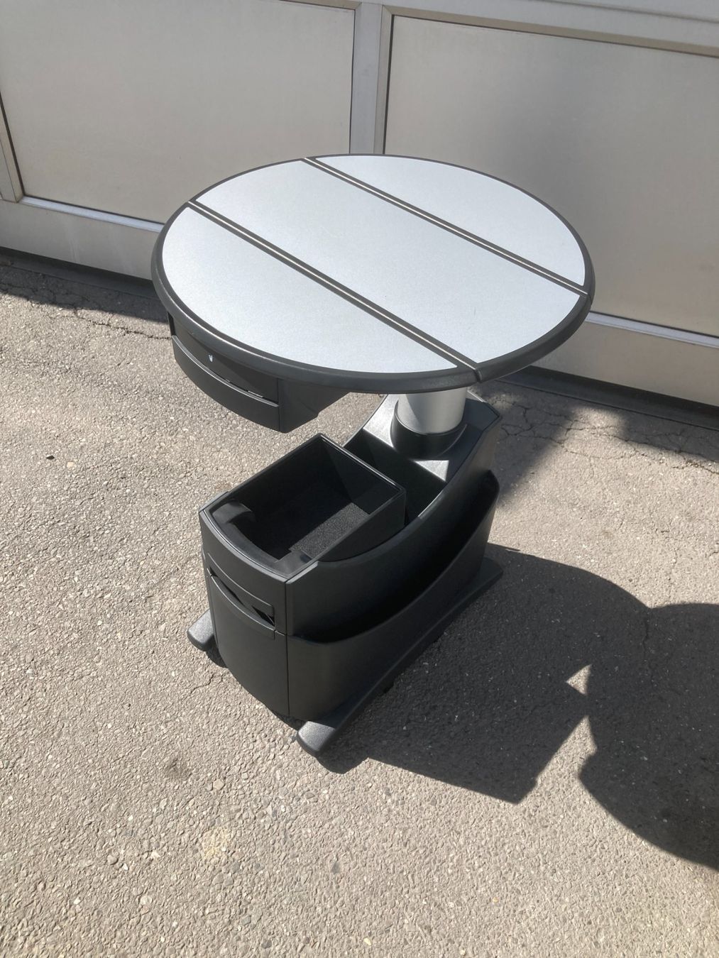 Volkswagen Tutti i ricambio: VW T6 Multivan Tisch Höhenverstellbar – Usato da Cham venduto da Cham6332 1