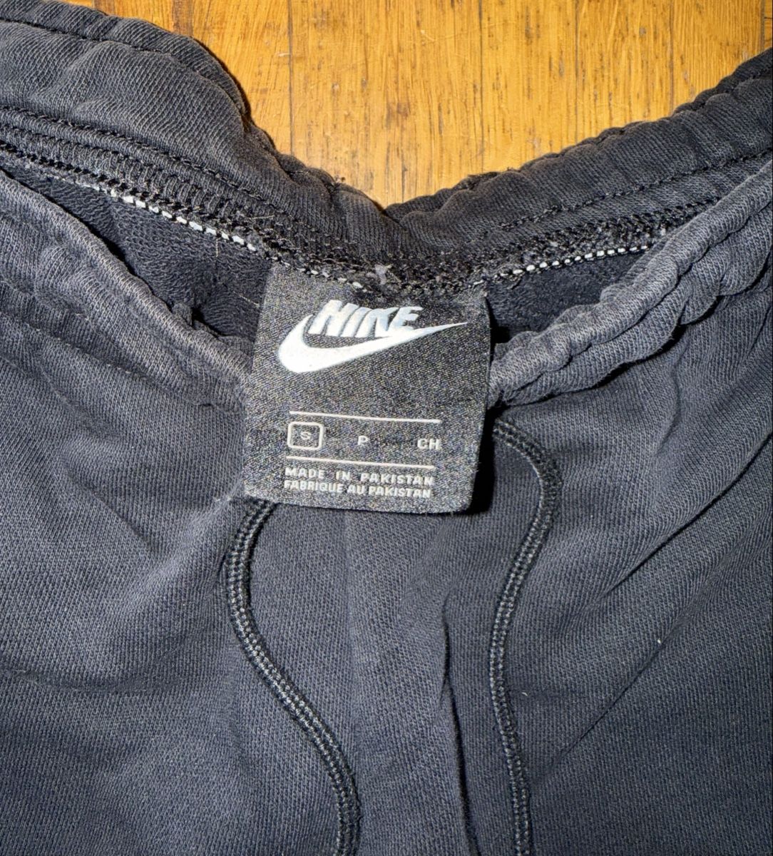 Nike Pantaloni: Jogging Nike – Usato da Genève venduto da oce_q29y 1