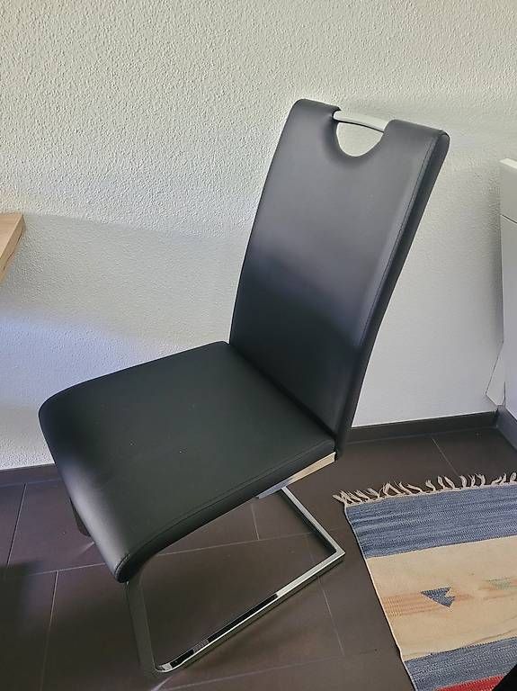Tische: Esstisch mit vier Stühlen – Gebraucht aus Buochs von ene_8bms 1