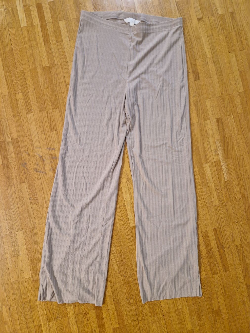 H&M Pantaloni: Pantalon léger beige taille M/L H&M – Nuovo (secondo la descrizione) da Versoix venduto da aline_b 1
