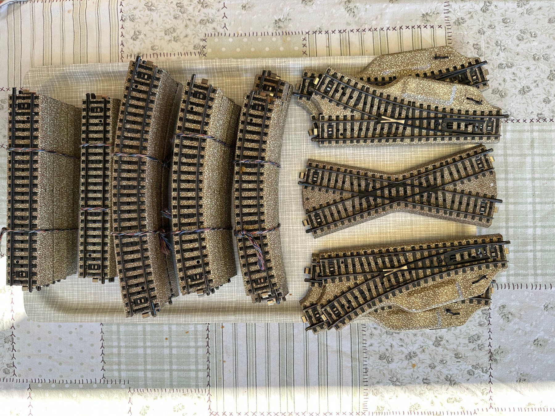 Märklin Modellini di ferrovie: Lot de 42 rails et 5 aiguillages – Usato da Ste-Croix venduto da mjmg