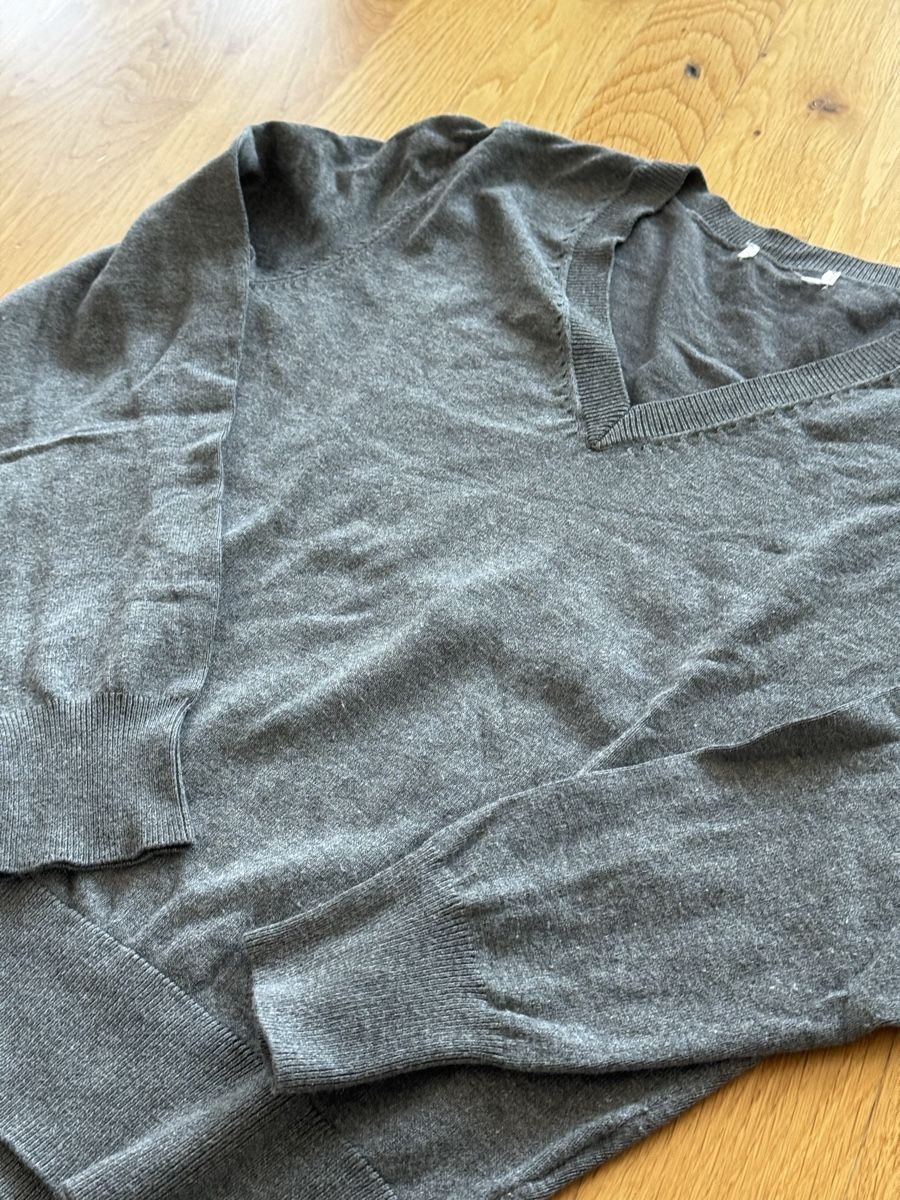 H&M Maglioni & Felpe: Grauer Pullover mit V-Ausschnitt Gr. S – Usato da Davos Wolfgang venduto da glo_6dm2 1