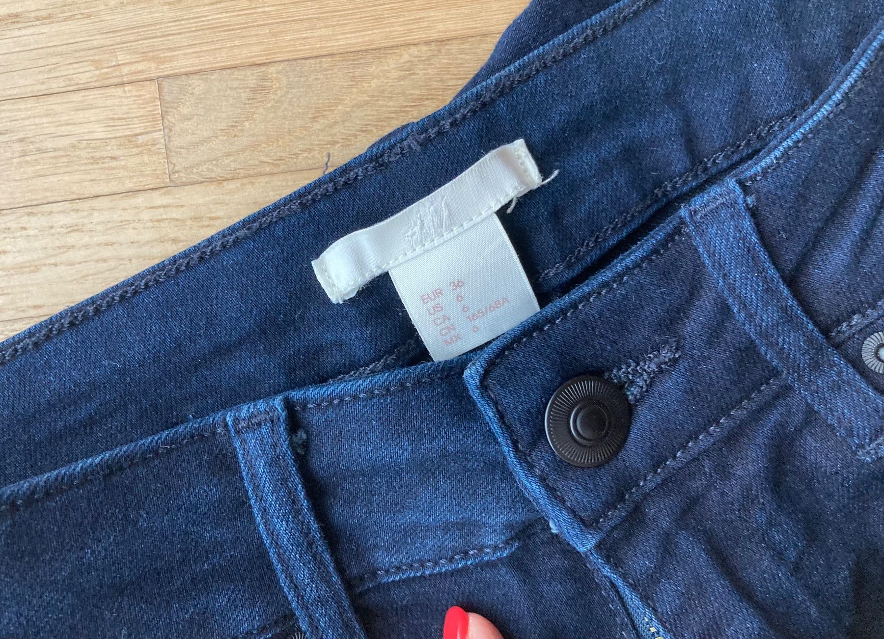 H&M Jeans: H&M Jeans, dunkelblau, Gr. S – D'occasion à Schlieren par cotopaxi06 2