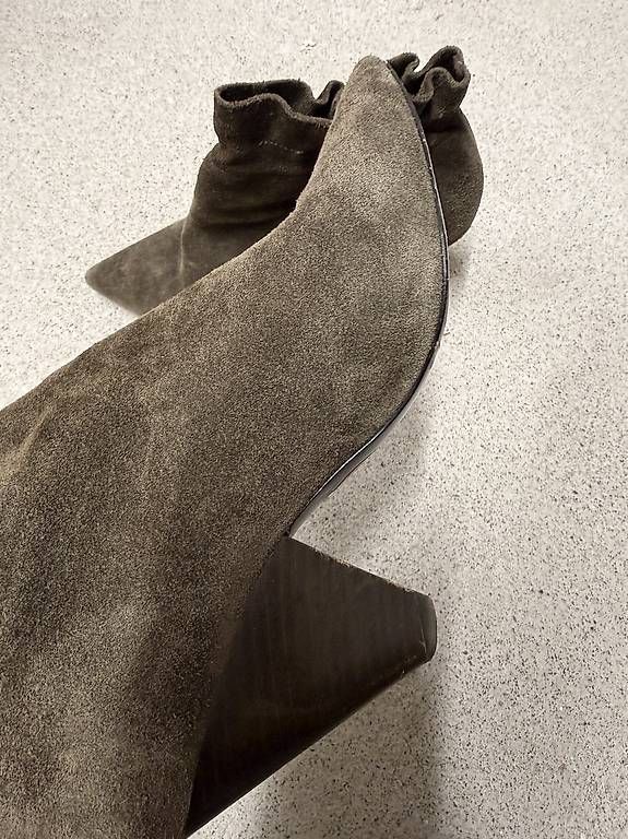 Ash Scarpe da donna: ASH Suede Ankle Boots ? Dunkeloliv, Grösse 39 – Usato da Zürich venduto da danamihaela12 3