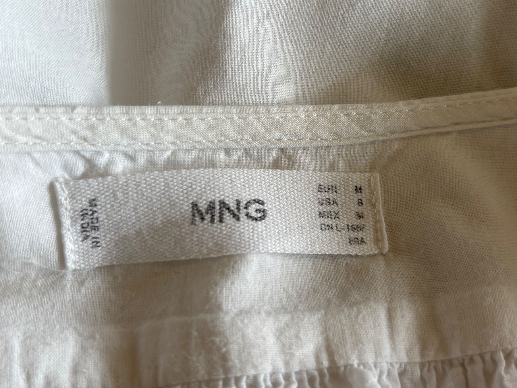 Mango Camicette: MANGO Bluse mit Lochstickerei Gr. M – Usato da Zürich venduto da missmodernage 6