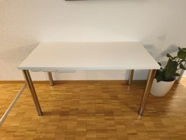 Pult weiss 1400 × 690 × 745
