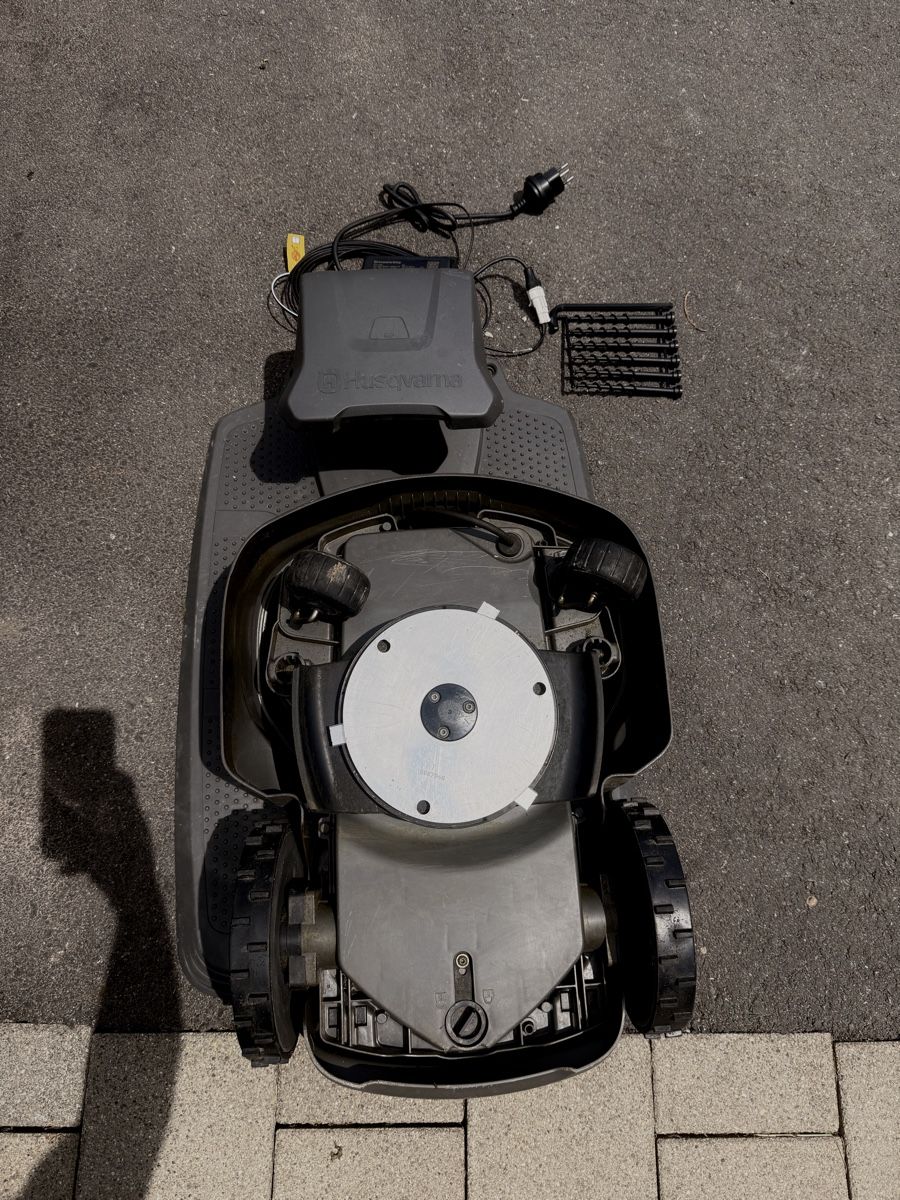 Husqvarna Tondeuses à gazon: Husqvarna Automower 305 – D'occasion à Oberwil i. S. par PilotM 1