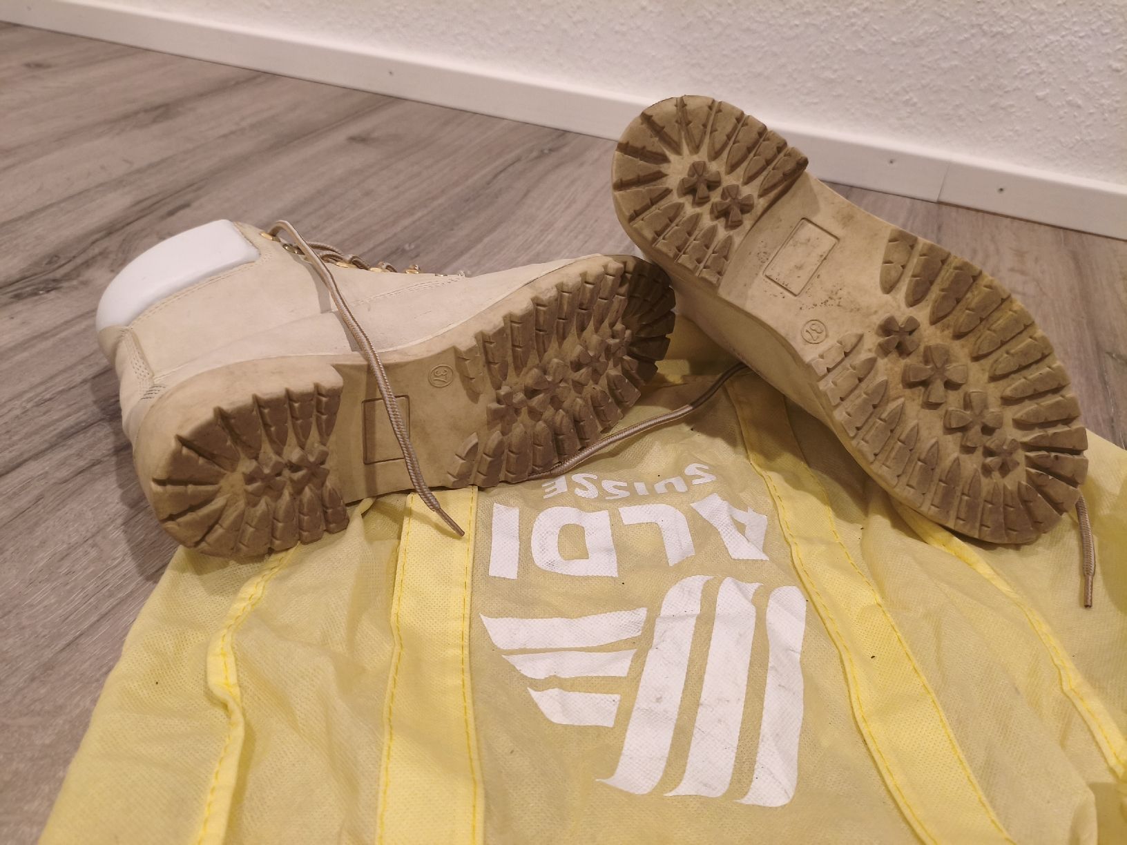 Scarpe da donna: Scarpe invernali – Usato da Bioggio venduto da OresteIronix