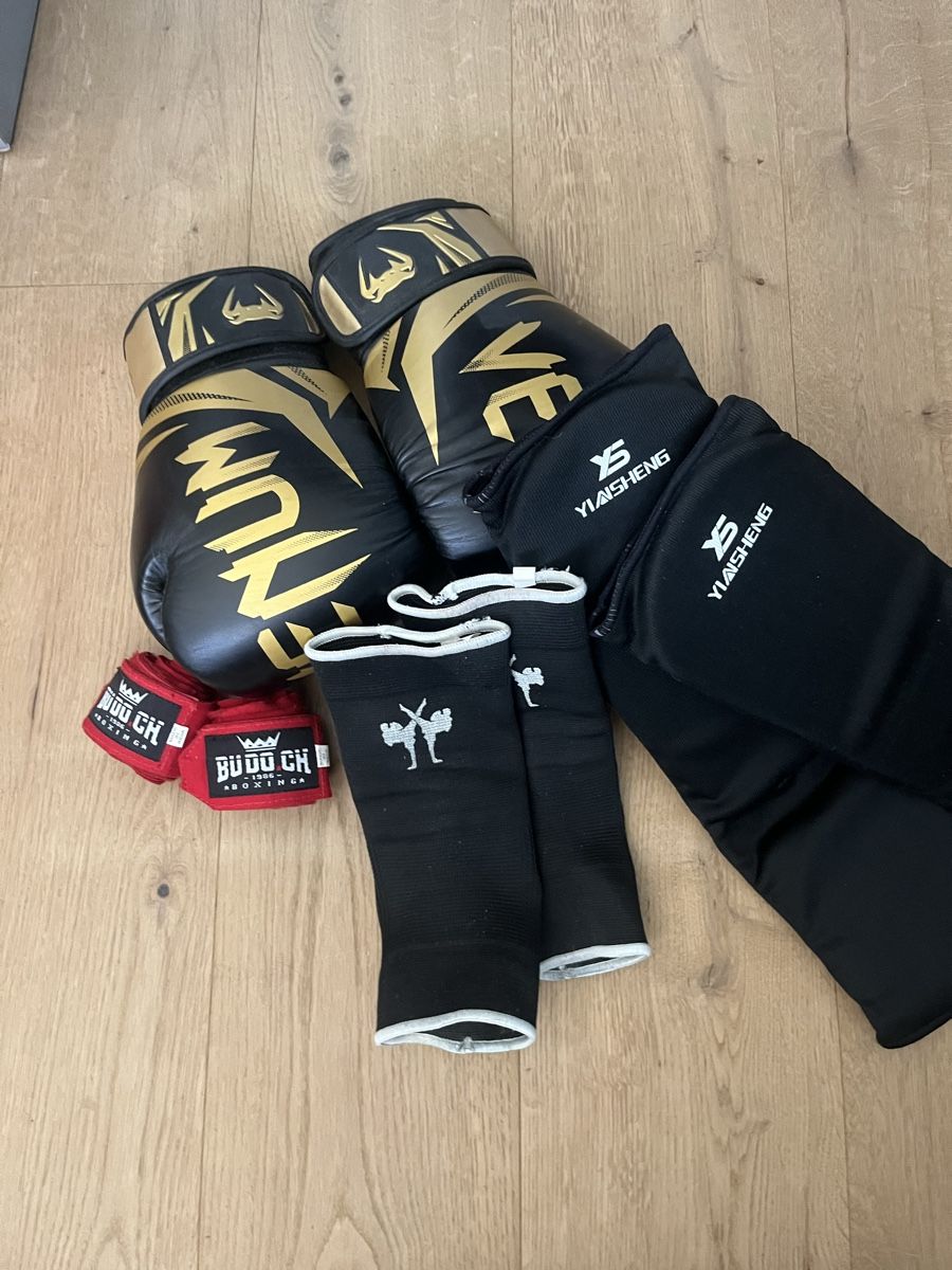 Protezioni & Imbottiture: Lot affaire de kick boxing  – Usato da Rossens FR venduto da yan_l5r9