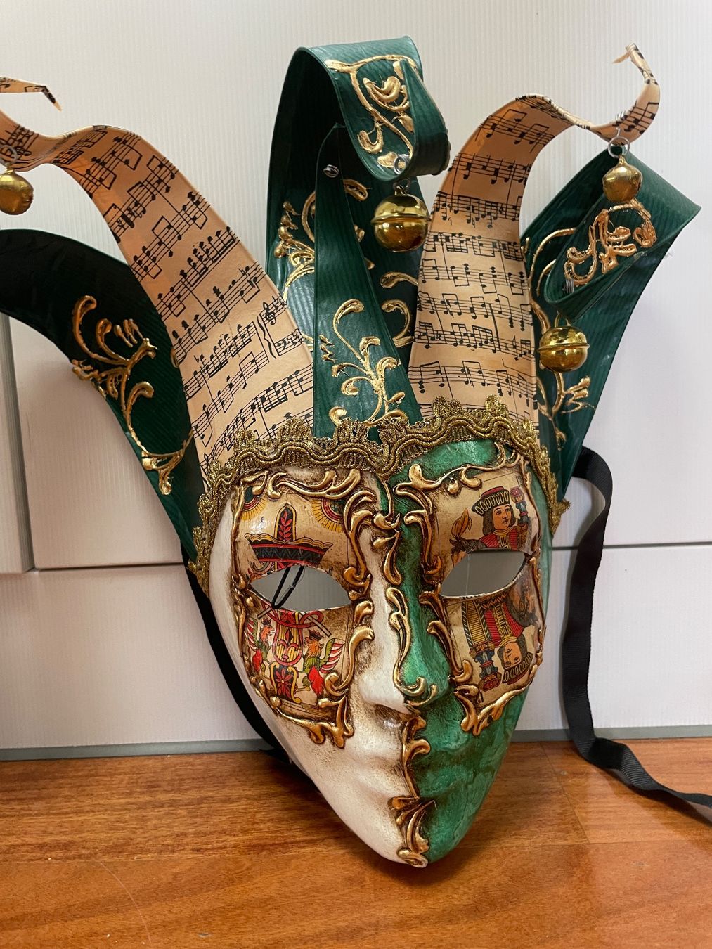 Tutte le decorazioni: A beautiful hand-crafted carnival mask – Nuovo e nell'imballaggio originale da Oberwil b. Zug venduto da gdu_l8qx