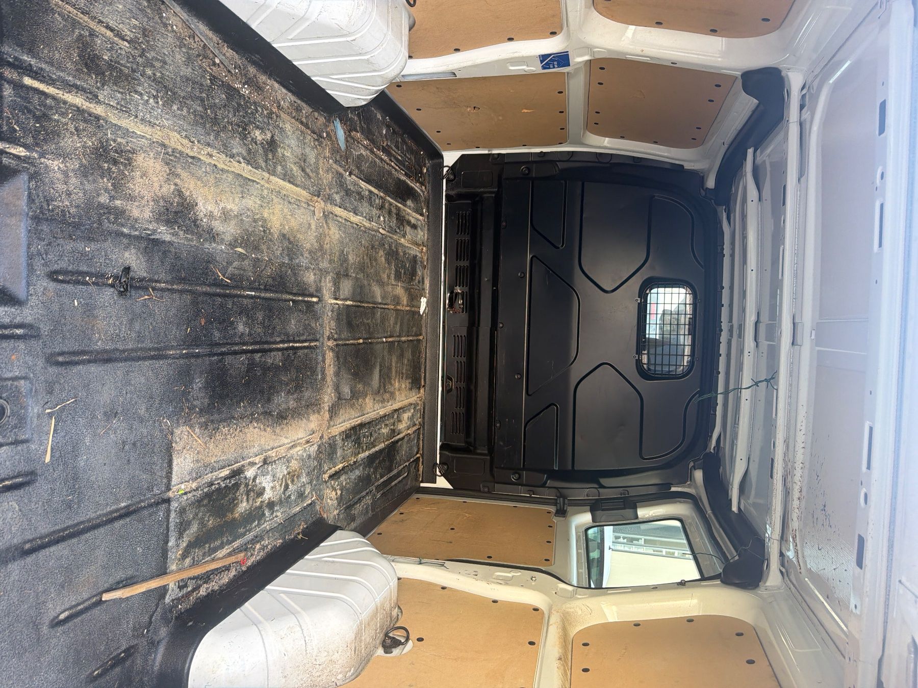 Ford Autos: Ford Transit Custom weiss mit Dachträger – Défectueux à Buttisholz par NG4S 8