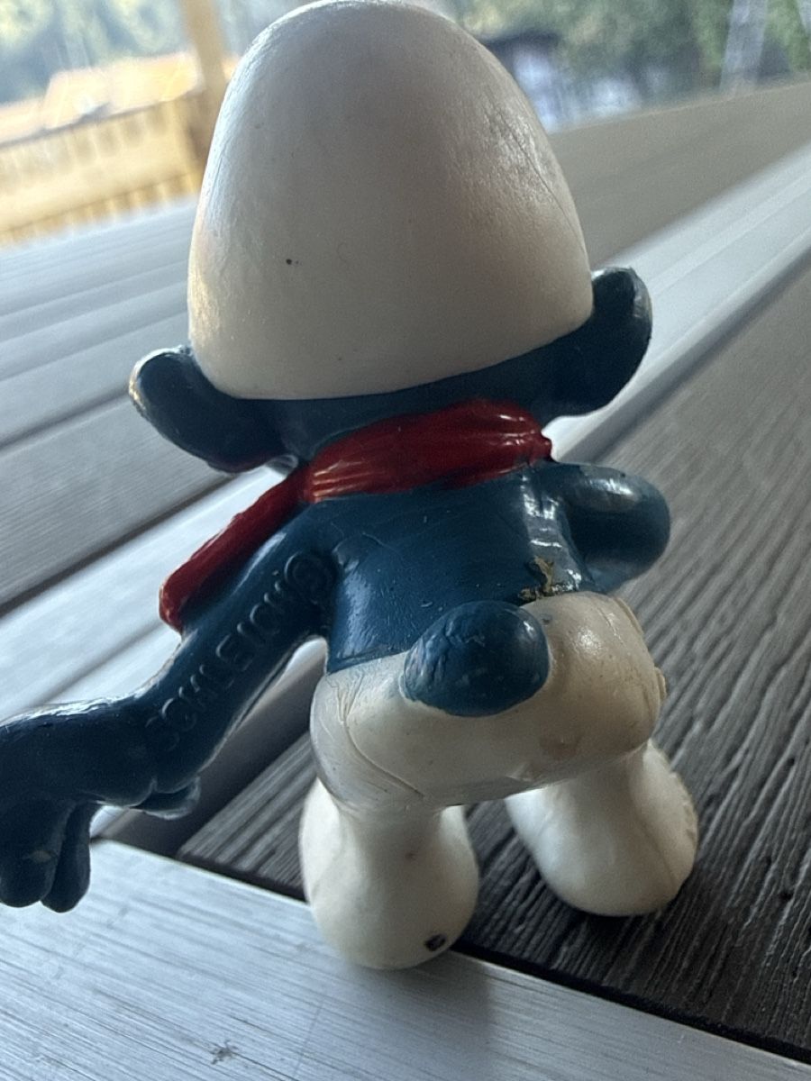 Figuren: Schlumpf Figur, mit rotem Schal, gebraucht – Gebraucht aus Langnau i. E. von Acrjl 1