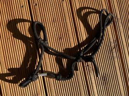Neues Knotenhalfter Pony