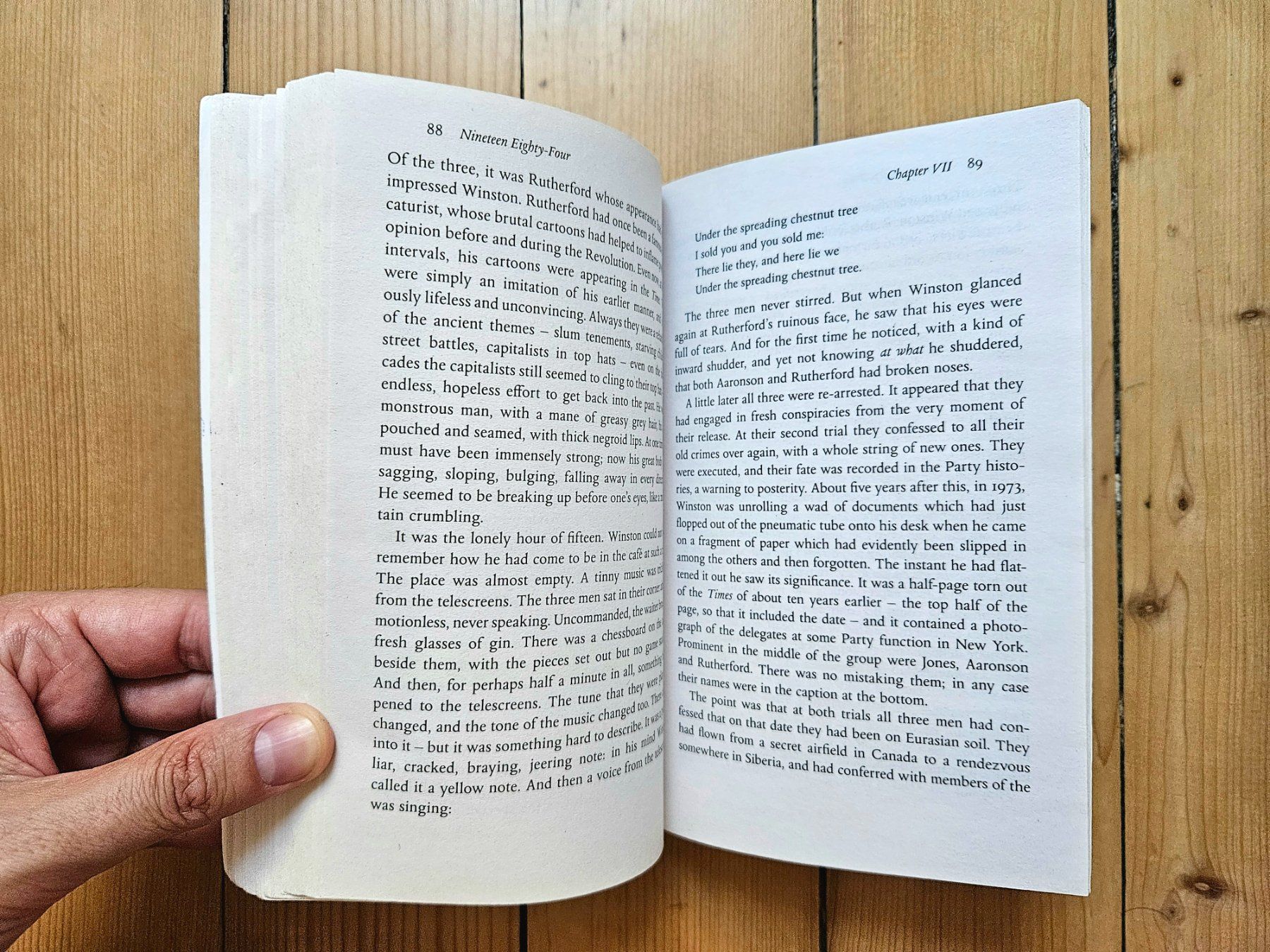 Bücher: George Orwell - Nineteen Eighty-Four (1984) – Gebraucht aus Genève von Januacoeli 4
