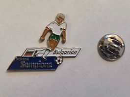 Pin's Bulgarie Saint-Marin Euro 96 footballeur vintage