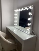 Maquilleuse + miroir + chaise + tapis (prix négociable)