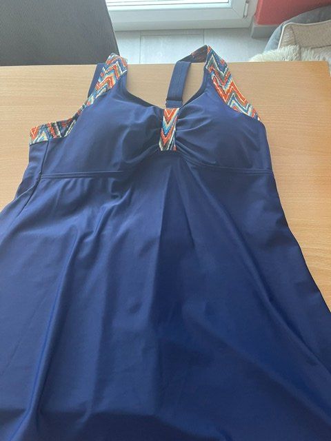 Maillots de bain & Bikinis: Badeanzug dunkelblau Grösse 40 – D'occasion à Hüntwangen par Jcougar