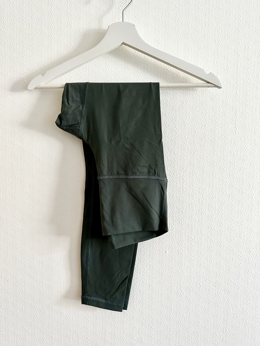 Everlane Leggings: Everlane leggings – Usato da Zürich venduto da aidapo