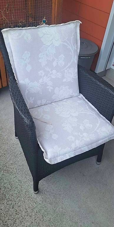 Set de table et chaises: Gartenset - runder Tisch mit 4 Stühlen – D'occasion à Jonschwil par m.mazzotti 1