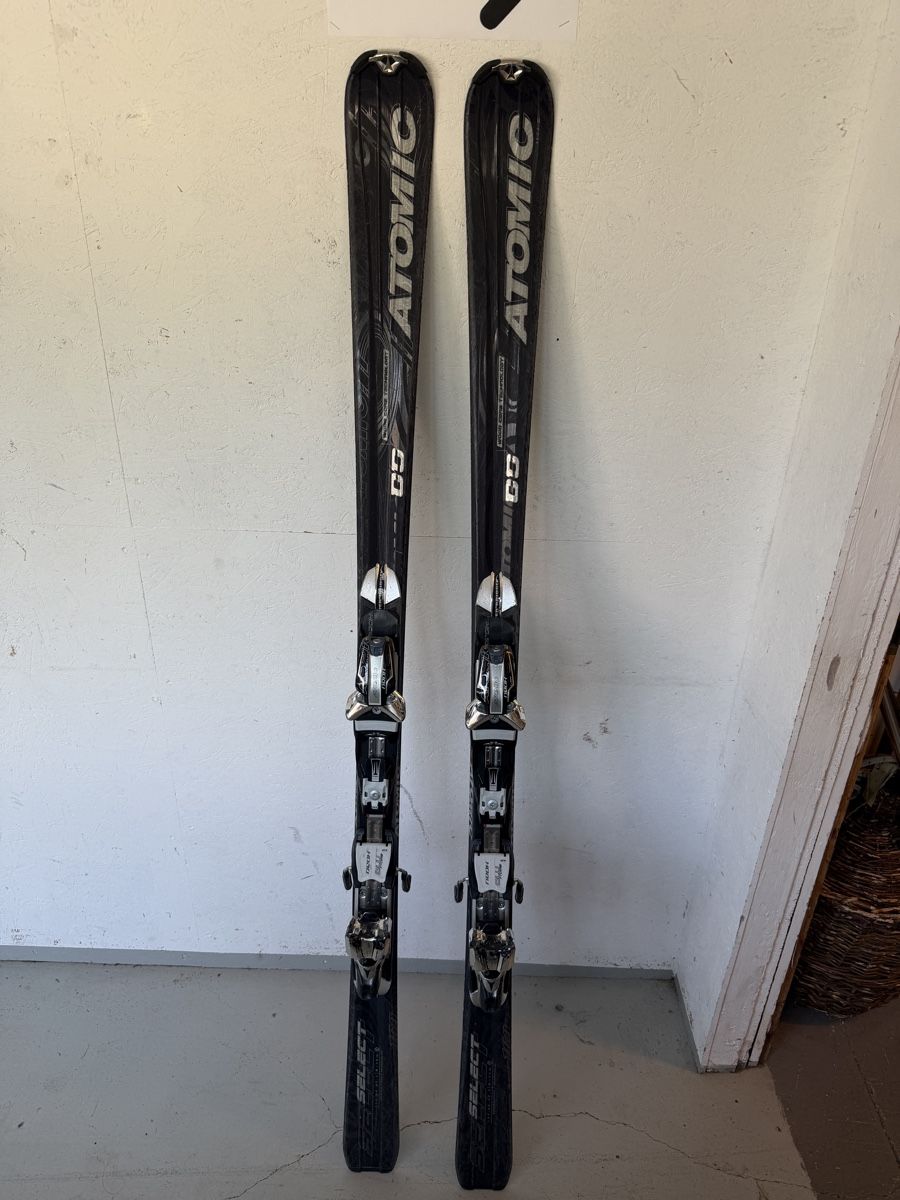Atomic Skis: Atomic ski 169cm – Gebraucht aus Murten von Ski-Outlet