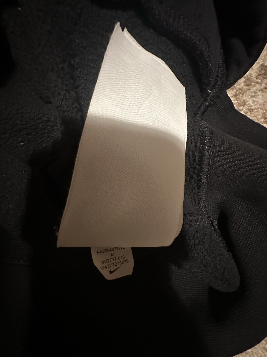 Nike Maglioni & Felpe: Nike Kapuzenpullover schwarz Grösse 137-146 – Usato da Pratteln venduto da milisandra 4