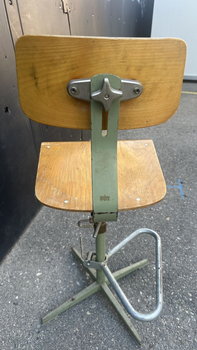 Embru Tabourets: Embru Stool Wood Seat Height Adjustable Metal Base – D'occasion à Schlieren par Norauro 1