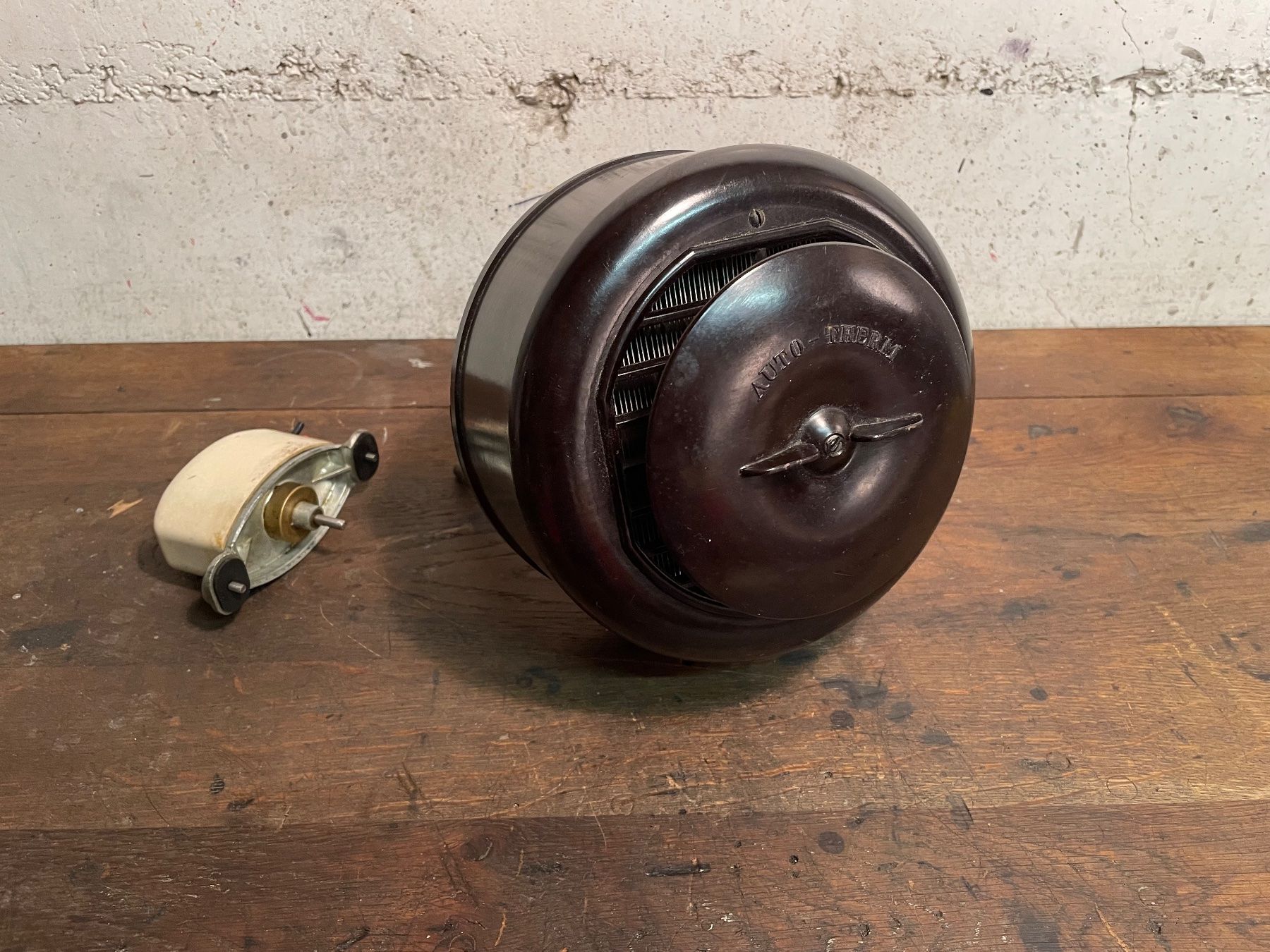 Tutti pezzi di ricambio auto: Ancien chauffage additionnel Auto-Therm pour oldtimer – Difettoso da Les Acacias venduto da Lynncia
