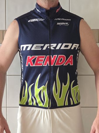Gilet cyclisme Merida, taille M, comme neuf, printemps