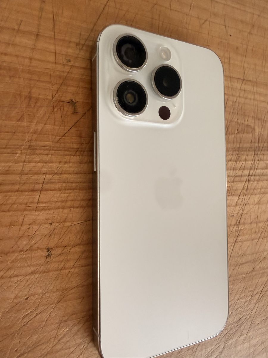 Apple Portables: iPhone 15Pro 128GB weiss – D'occasion à Zürich par Moreandmore 6
