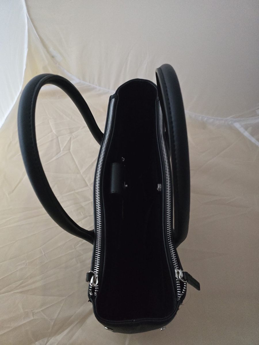 Borse da donna: Schwarze Handtasche mit Blumenmuster, neuwertig! – Nuovo (secondo la descrizione) da Hemmental venduto da val_k2zb 1