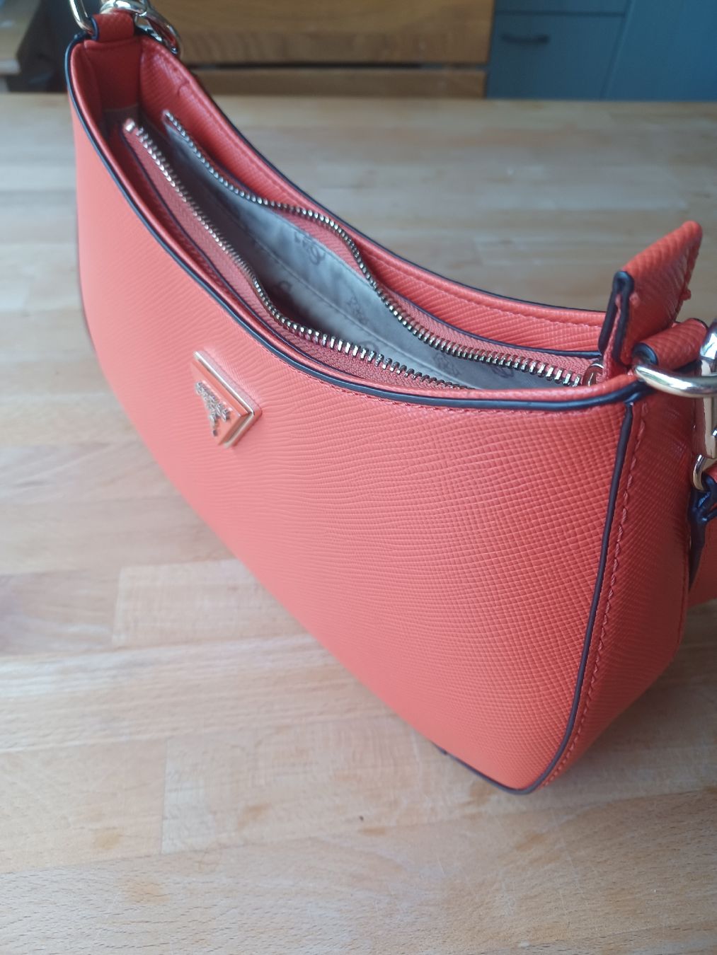 Guess Sacs femmes: Guess Handtasche – Neuf (Voir description) à Steinmaur par markys 2