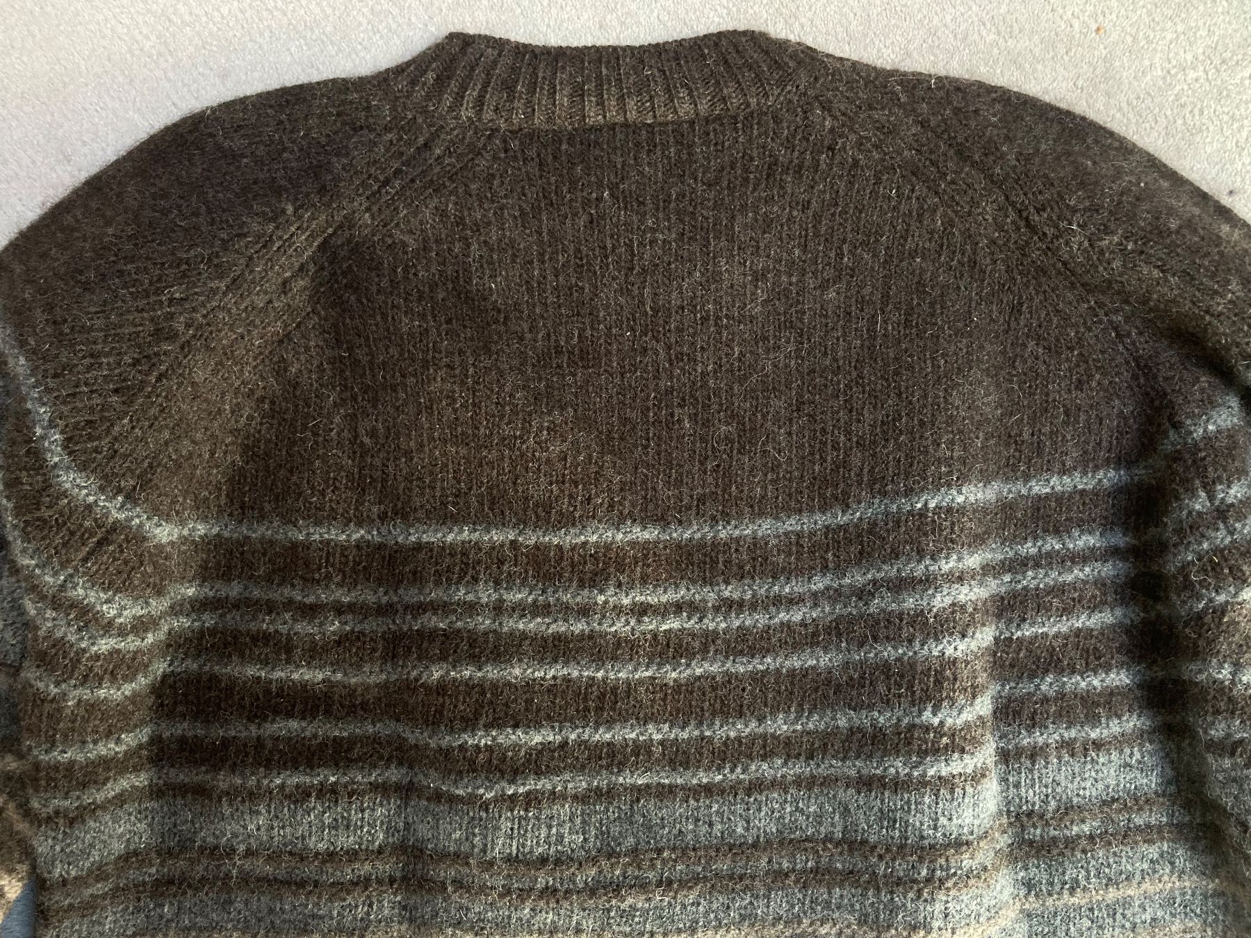Lacoste Pullover & Sweatshirts: Wool sweater / 100% Wool / Lacoste / taille 6 (L) – Gebraucht aus Froideville von EL.YACHT.Okaz 6