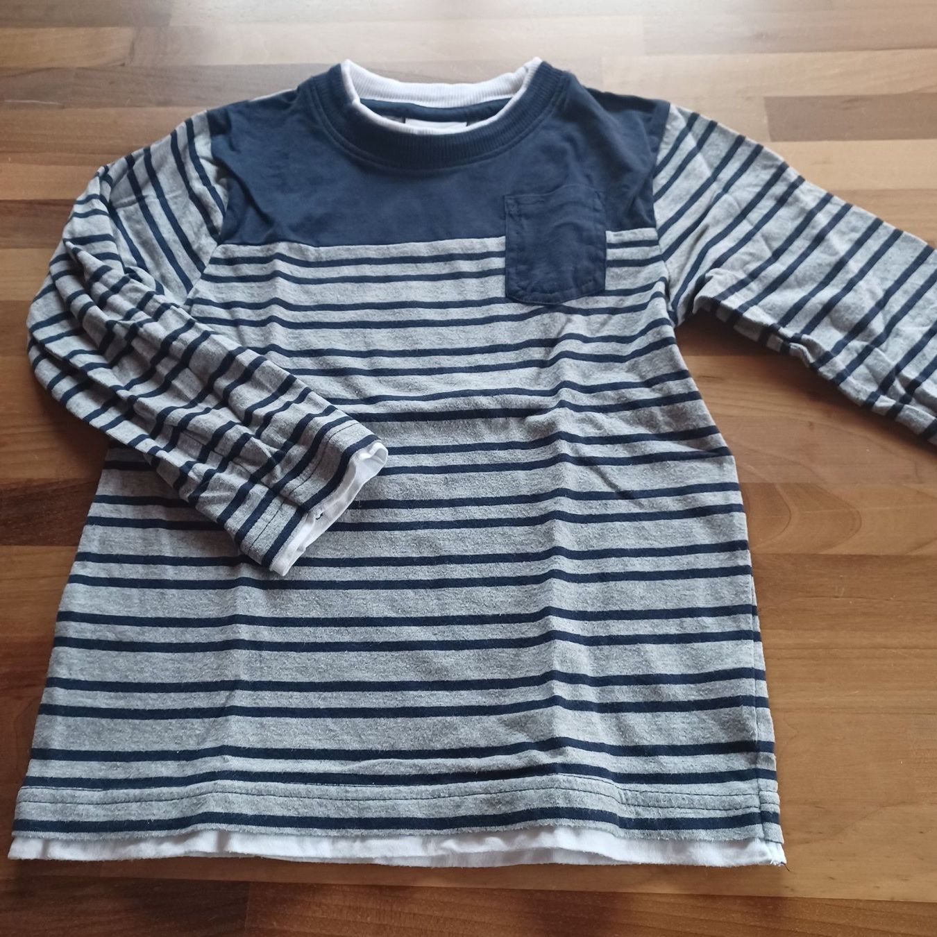 Maglioni & Felpe: Schönes Sweatshirt, Grösse 116 – Usato da Niederscherli venduto da 20sydney02