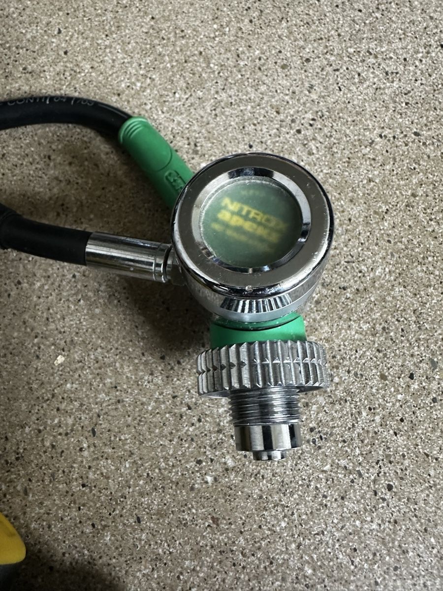 Apeks Respiratori & Giubbotti: APEKS TX50 Nitrox Atemregler mit Finimeter – Usato da Onnens FR venduto da grospatapouf 1