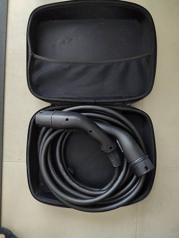Câbles: Câble de charge Type 2  Type 2 (Delphi) – D'occasion à Poliez-Pittet par arn_z9yk