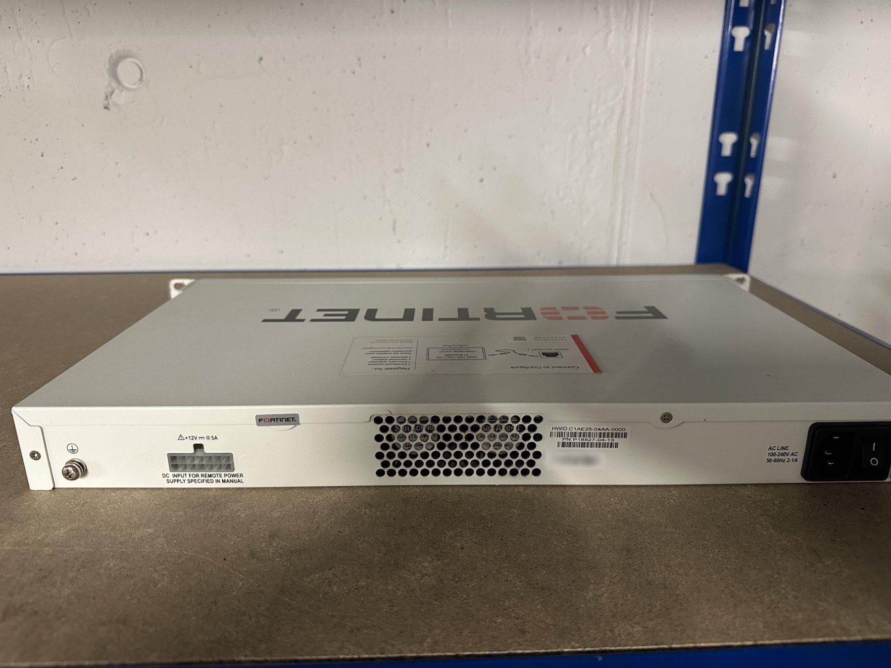 Firewall: 1xFortinet FortiGate 100E Firewall (FG-100E) mit Rackwinkeln – Usato da Aarau venduto da AHA5000 1