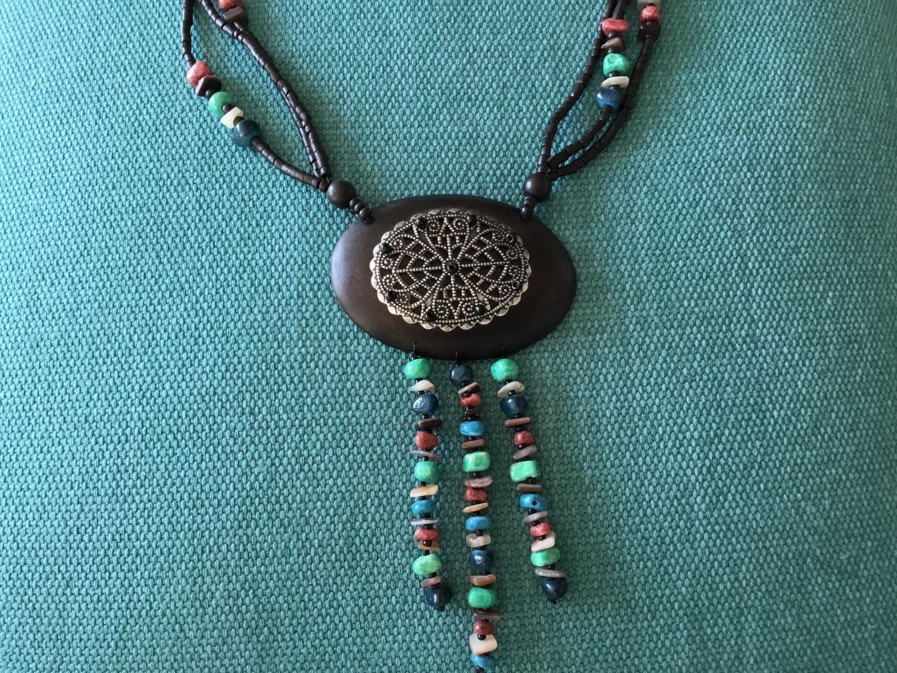 Catenine: Collier bijoux ethnique bois et pierres – Nuovo e nell'imballaggio originale da Le Landeron venduto da nic_8hd5 1