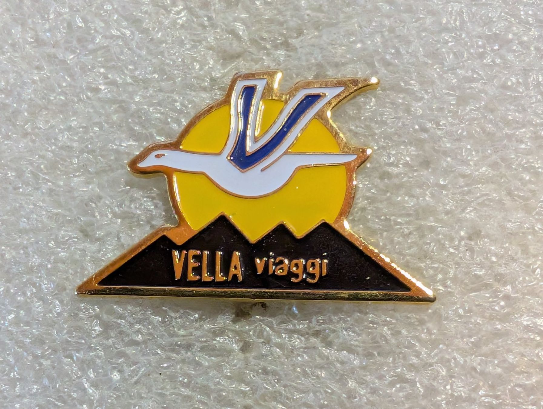 Placchette & Badge: Ansteckpin 228: Vella Viaggi – Usato da Oppligen venduto da Pin-Fall-Shop