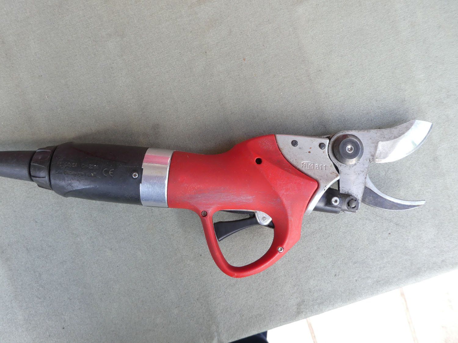 Felco Tutti gli attrezzi: FELCO 811-HP Ast- und Rebschere – Usato da Champvent venduto da drucker26 1