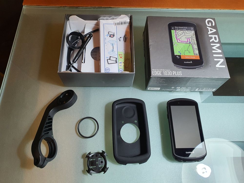 compare garmin 1030 and 1030 plus
