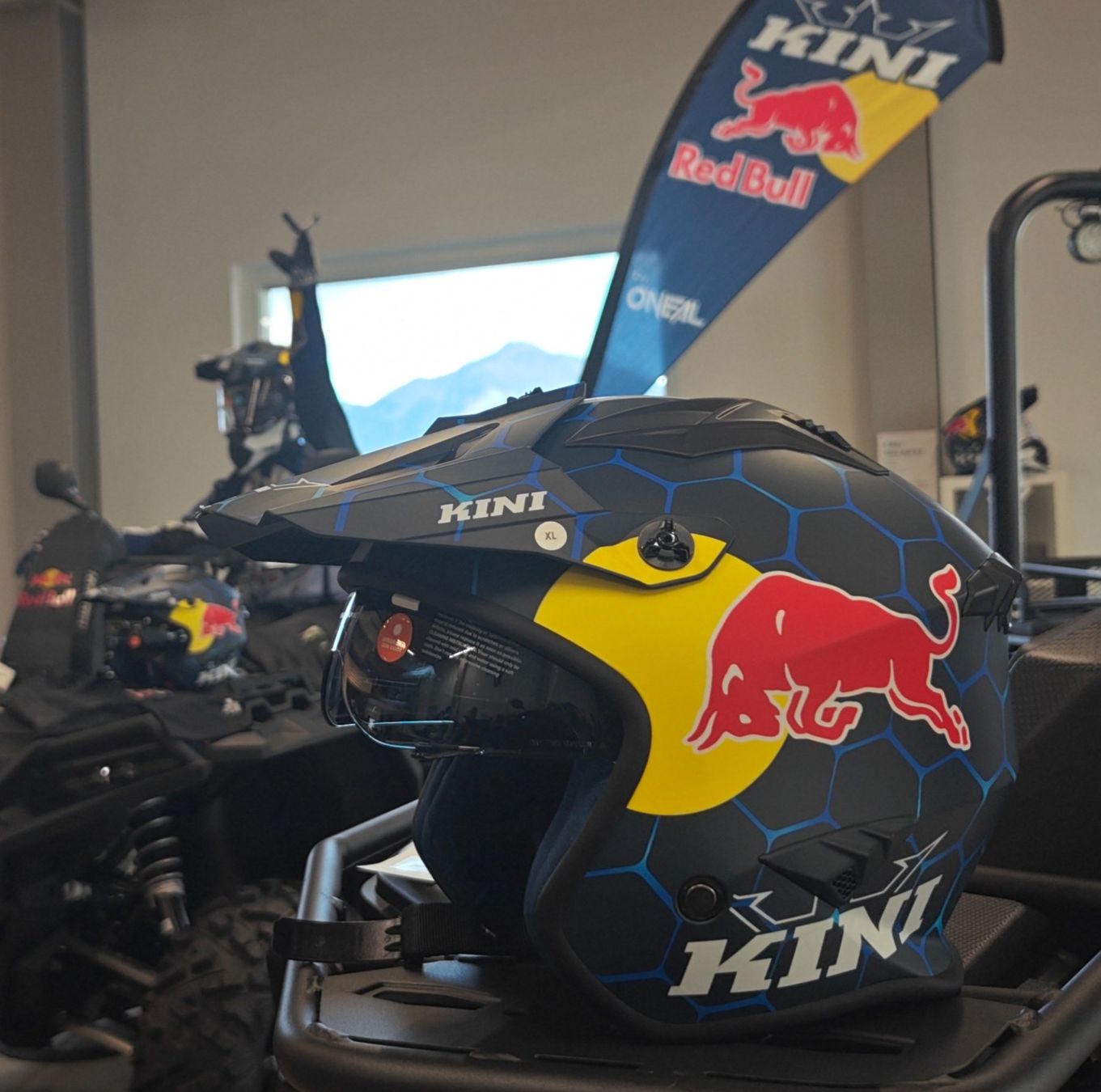 Red Bull Caschi & visiere: Originale Red Bull Helme XL – Nuovo e nell'imballaggio originale da Trimmis venduto da 0004 4