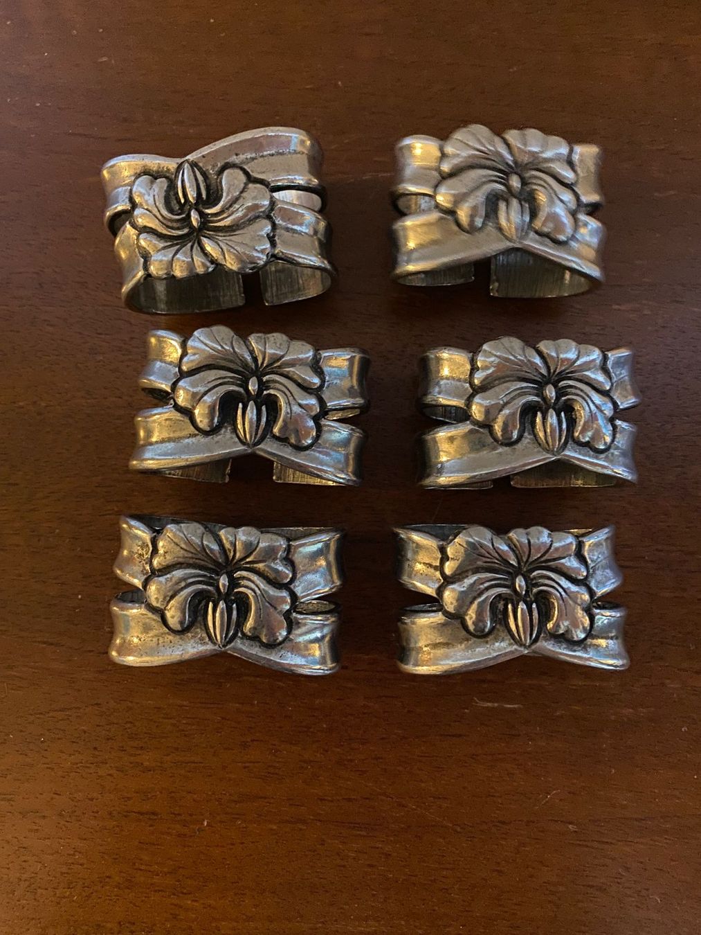 Altro in Decorazioni & Accessori: 6 Serviettenringe Metall, Blumenmuster, Tischdeko – Usato da Ebikon venduto da Radeon0