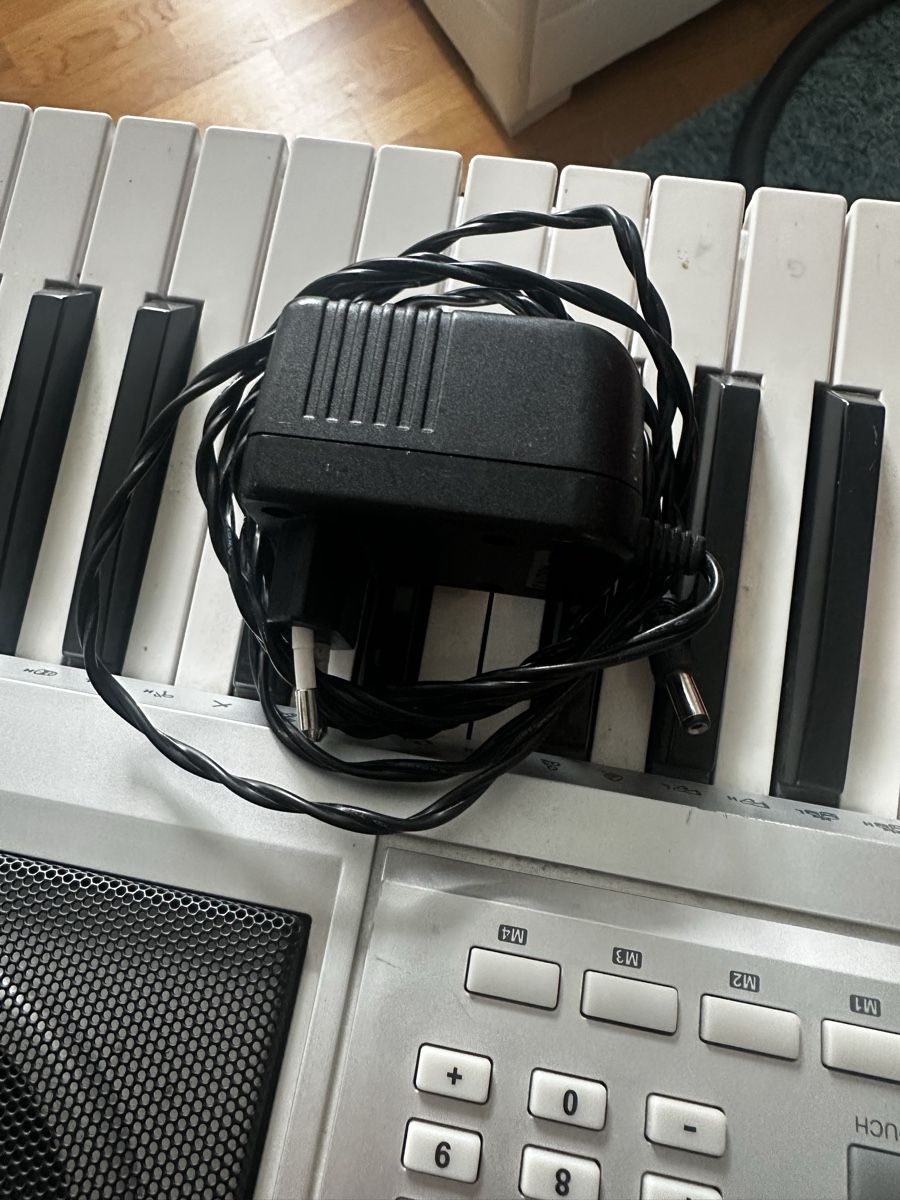 C.Giant Strumenti musicali: Keyboard C.Giant inklusiv Ständer – Usato da Zürich venduto da estela22 4