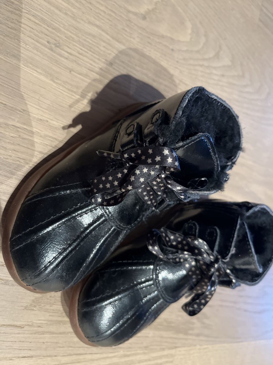 Ugg Scarpe per ragazzi: UGG Winterboot -Gr.26 – Usato da Brütten venduto da Aerox82