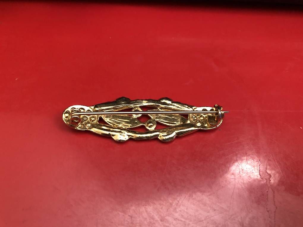 Broschen & Nadeln: Golden Brosche > 5.2x1.5 cm – Gebraucht aus Villnachern von focusride 2