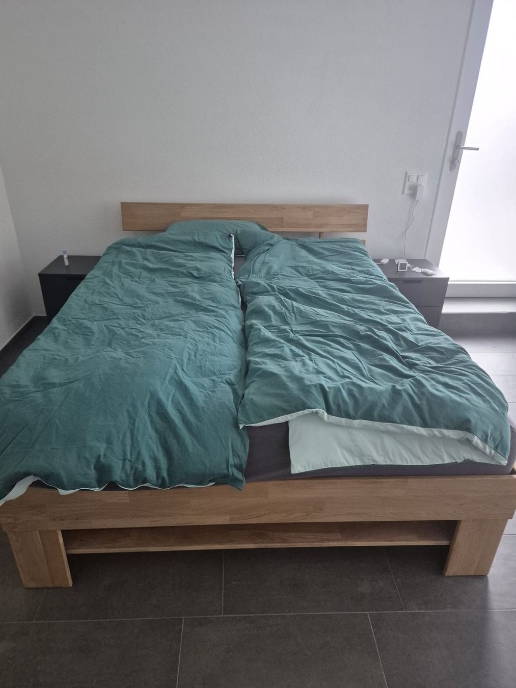 Letti: Doppelbett Eichenholz massiv mit Kopfteil neuwertig – Usato da Oberhofen AG venduto da meeja