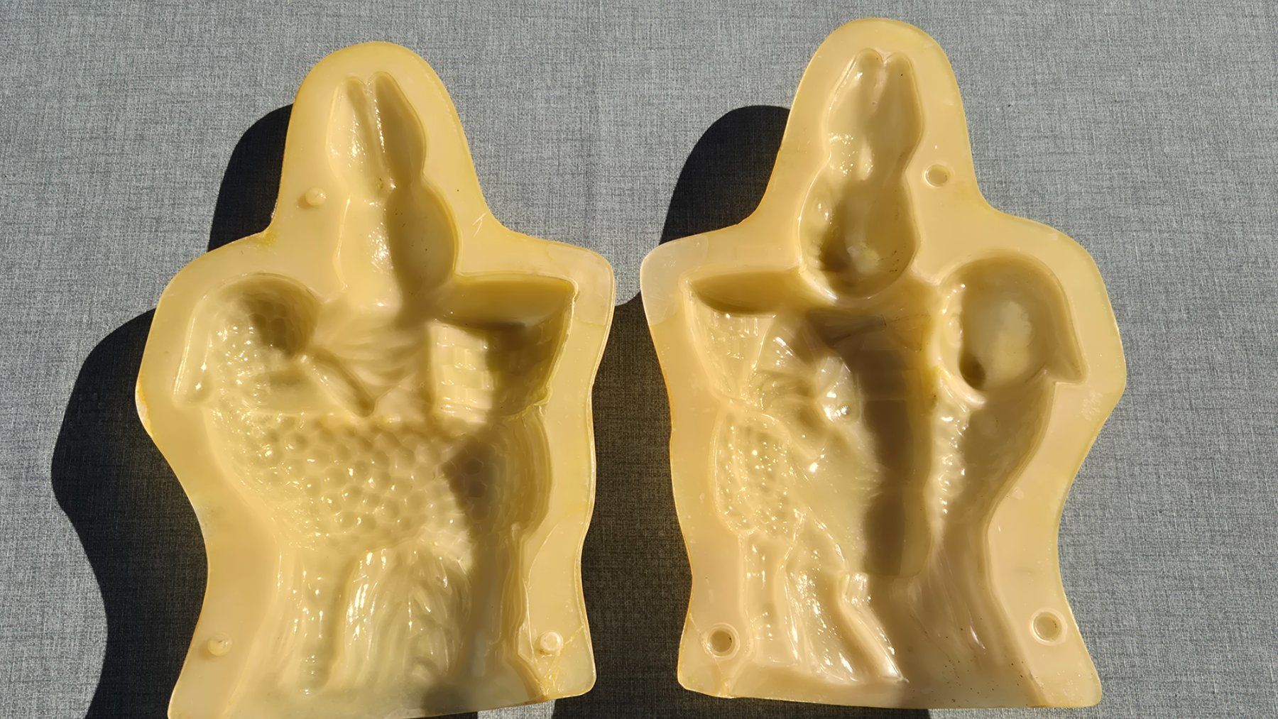 Teglie da forno: Osterhasen mit Lamm Giessform aus Kunstoff – Difettoso da Wängi venduto da Maur1