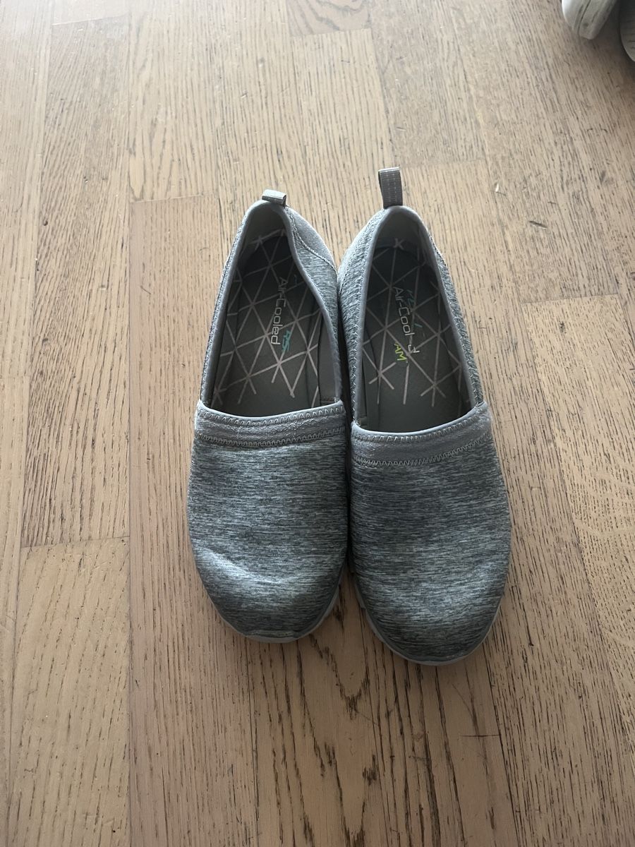 Scarpe da donna: Comfortable Grey Air-Cooled Memory Foam Slip-On Shoes – Usato da Zürich venduto da ros_n8lm